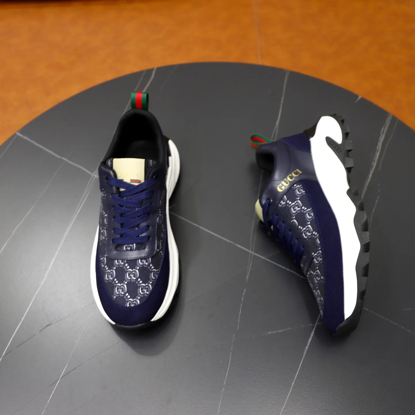 Ex-factory price: 462💰🙅‍♂️🙅‍♂️🙅‍♂️ Brand: GUCCI Standard code: 38-44 (45 customized) Grade: Same as the official website Material: Original leather splicing, comfortable and breathable lining, original wear-resistant outsole Style category: Men's fashionable casual shoes, running shoes, noble luxury brand elements, top luxury Color: actual picture color